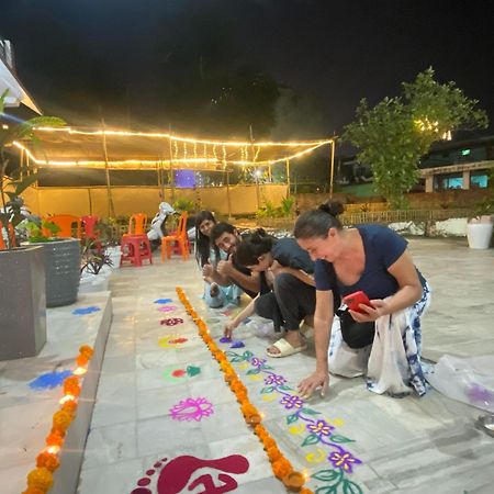 Holy Cow Hotel Rishikesh Ngoại thất bức ảnh