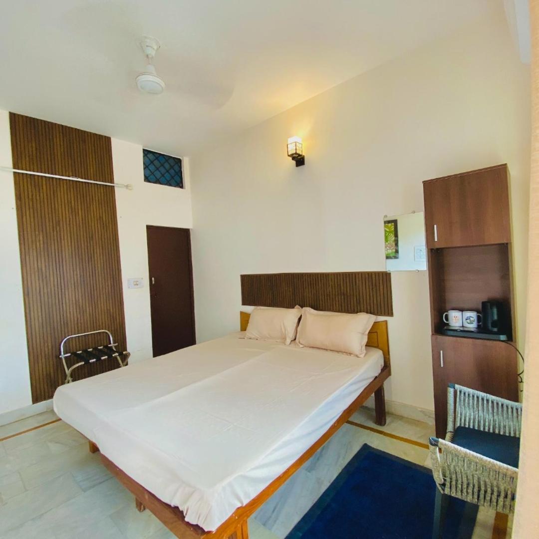 Holy Cow Hotel Rishikesh Ngoại thất bức ảnh